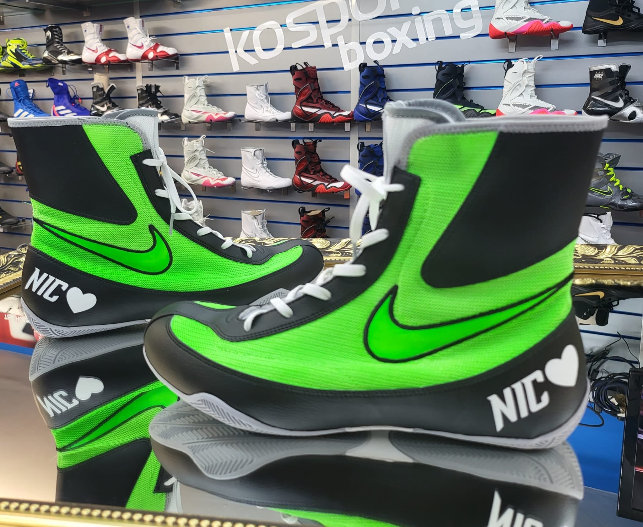 Nike machomai hot sale green